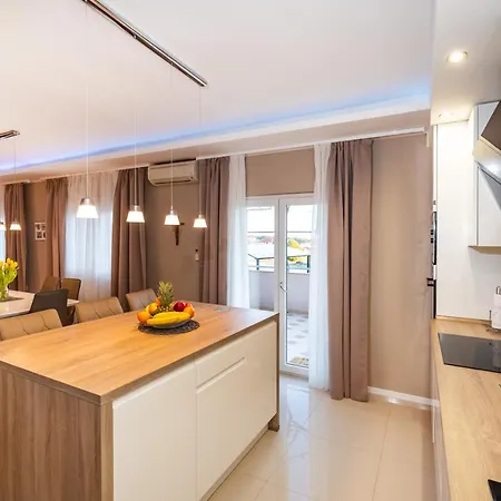 Leon * Biograd Na Moru